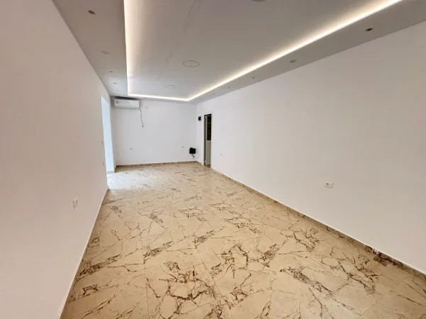 Tirane, jepet me qera dyqan Kati 0, 40 m² 1040 € (21 dhjetori)