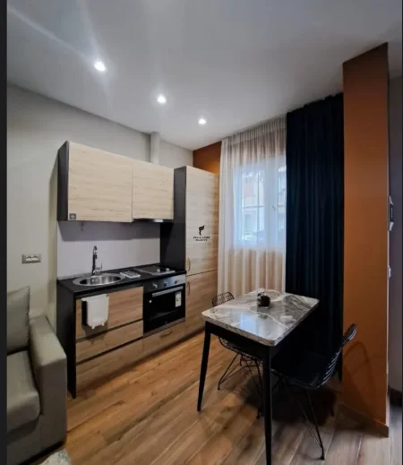 Tirane, jepet me qera garsonier 1+1 Kati 1, 56 m² 380 € (OXHAKU)