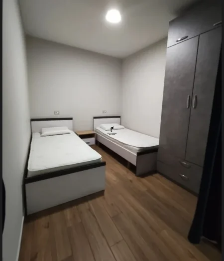 Tirane, jepet me qera garsonier 1+1 Kati 1, 56 m² 380 € (OXHAKU)