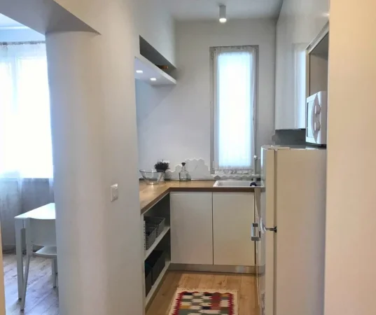 Tirane, jepet me qera apartament 1+1+Ballkon Kati 4, 60 m² 700 € (Myslym Shyri)
