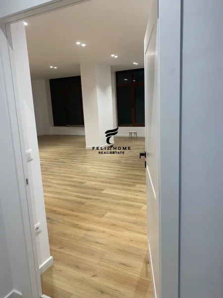 Tirane, jepet me qera zyre Kati 1, 80 m² 600 € (ASTIR)
