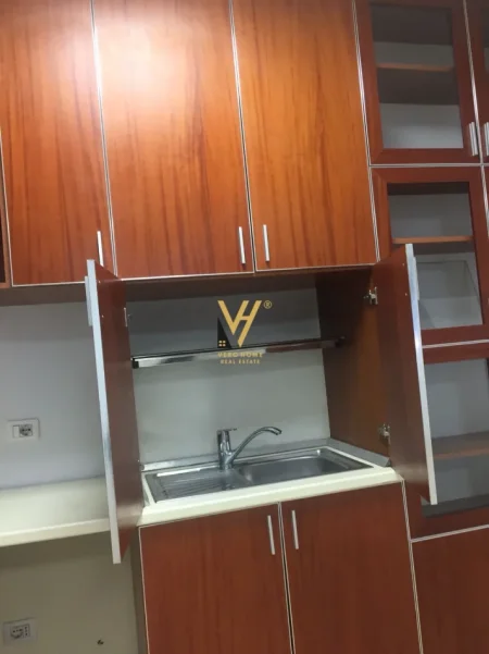 Tirane, jepet me qera zyre Kati 4, 60 m² 500 € (QENDER)