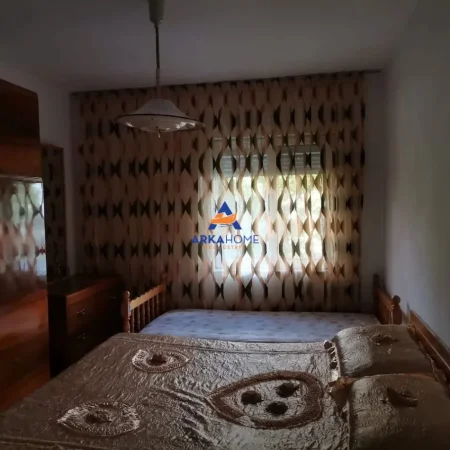 Tirane, jepet me qera apartament 2+1+Ballkon Kati 2, 75 m² 627 € 