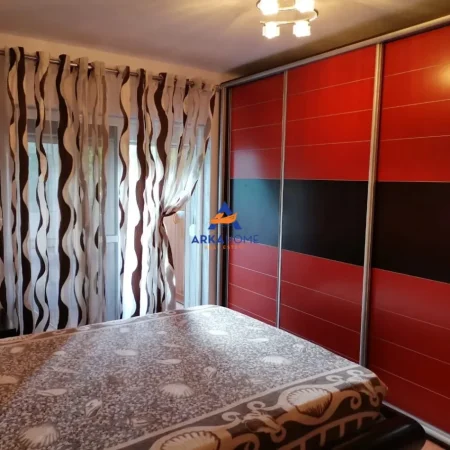 Tirane, jepet me qera apartament 2+1+Ballkon Kati 2, 75 m² 627 € 