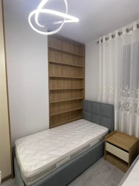 Tirane, jepet me qera apartament 2+1+Ballkon Kati 1, 120 m² 625 € (univers city)