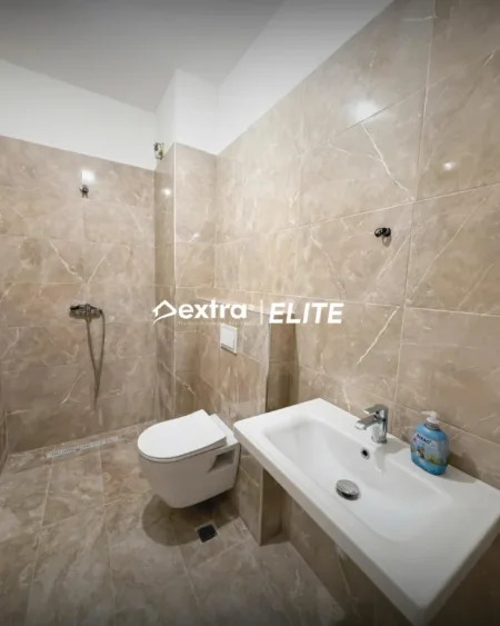 Tirane, jepet me qera apartament 2+1+Ballkon Kati 2, 100 m² 600 € (Trio Tower)