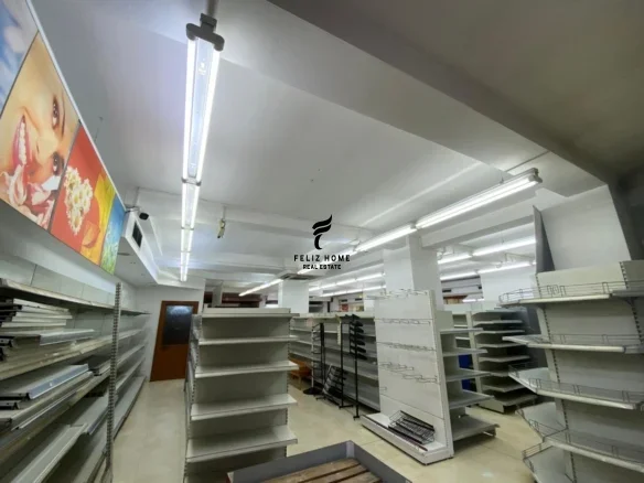 Tirane, jepet me qera dyqan Kati 0, 220 m² 3.300 € (21 DHJETORI)