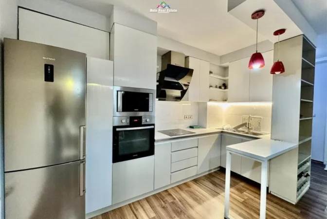 Tirane, jepet me qera apartament 1+1+Ballkon Kati 10, 68 m² 730 € (tish dahia)