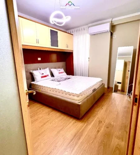 Tirane, jepet me qera apartament 1+1+Ballkon Kati 2, 69 m² 575 € (materniteti i ri)