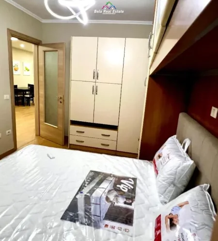 Tirane, jepet me qera apartament 1+1+Ballkon Kati 2, 69 m² 575 € (materniteti i ri)
