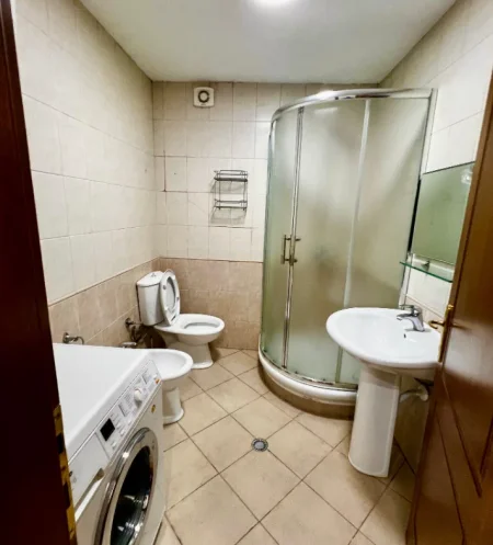 Tirane, jepet me qera apartament 1+1+Ballkon Kati 2, 69 m² 575 € (materniteti i ri)