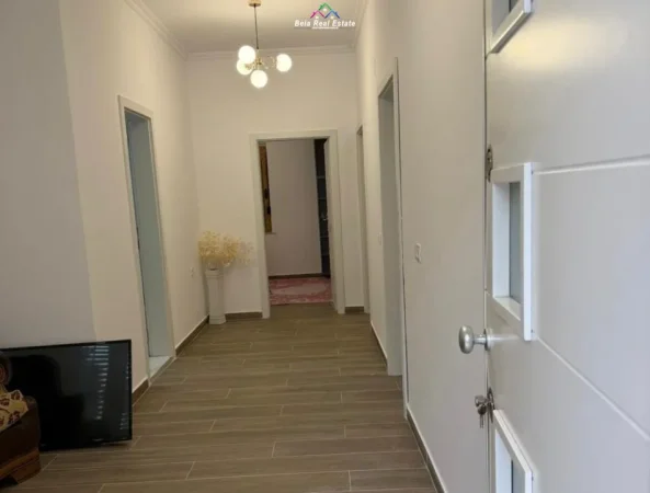 Tirane, jepet me qera apartament 1+1 Kati 1, 110 m² 630 € (Rruga Gjon Mili)