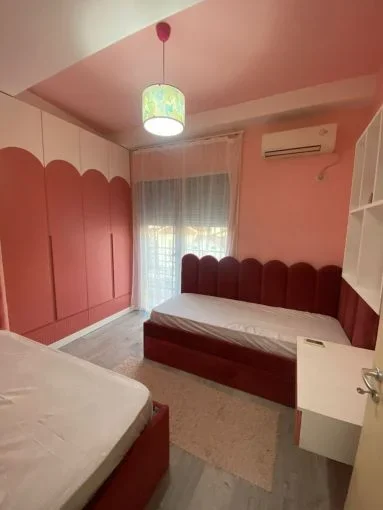 Tirane, jepet me qera apartament 2+1 Kati 3, 750 € (tek Selvia)