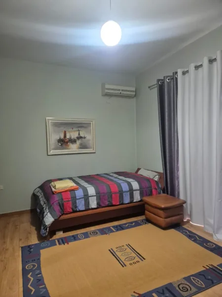 Tirane, jepet me qera Vile 3 Katshe , 230 m² 5.000 € (komuna parisit)