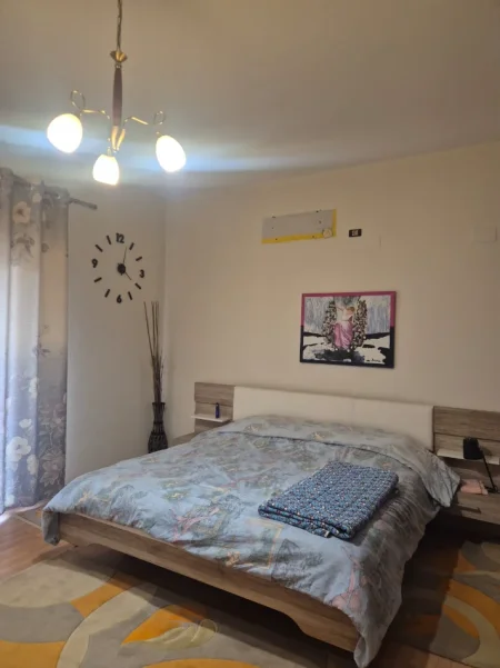 Tirane, jepet me qera Vile 3 Katshe , 230 m² 5.000 € (komuna parisit)