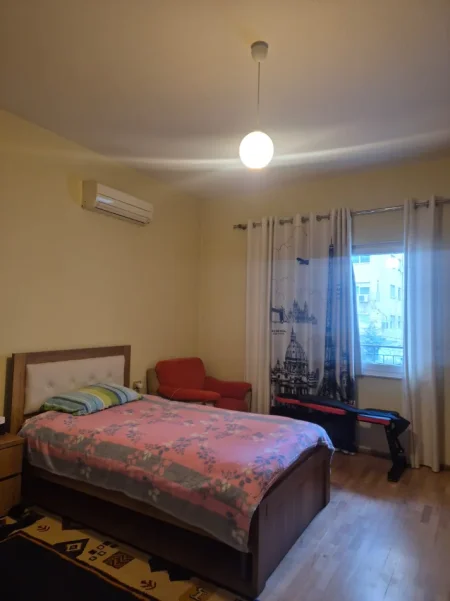 Tirane, jepet me qera Vile 3 Katshe , 230 m² 5.000 € (komuna parisit)