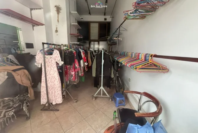 Tirane, jepet me qera dyqan Kati 0, 50 m² 830 € (Rruga e Kavajes)