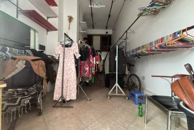 Tirane, jepet me qera dyqan Kati 0, 50 m² 830 € (Rruga e Kavajes)