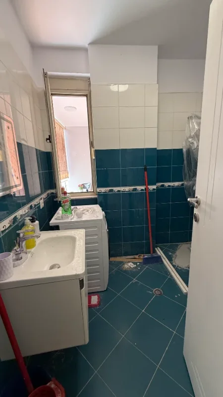 Tirane, jepet me qera apartament 1+1+Ballkon Kati 3, 67 m² 500 € (Astir, Vila L)