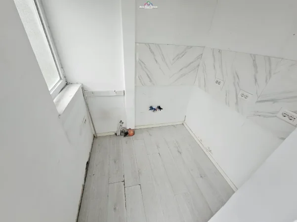 Tirane, shes zyre Kati 2, 72 m² 260.000 € (21 dhjetori)