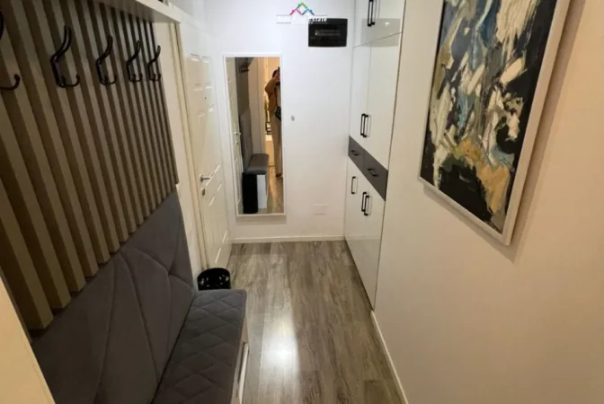 Tirane, jepet me qera apartament 2+1 Kati 2, 730 € (Rruga Asim Vokshi)