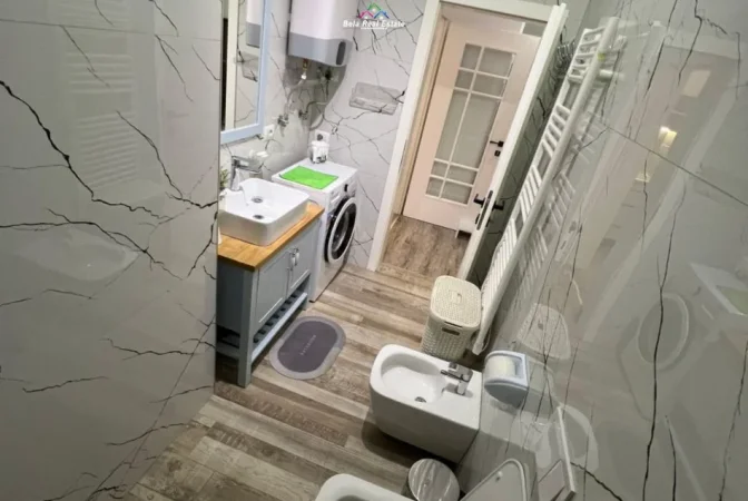 Tirane, jepet me qera apartament 2+1 Kati 2, 730 € (Rruga Asim Vokshi)