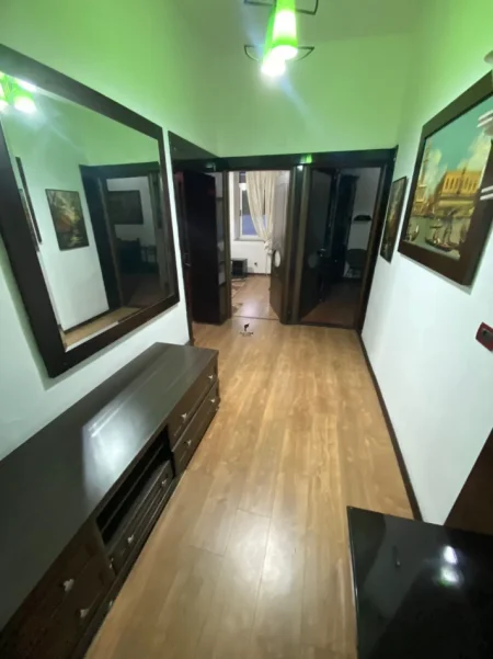 Tirane, jepet me qera apartament 2+1 Kati 2, 100 m² 500 € (STADIUMI DINAMO)