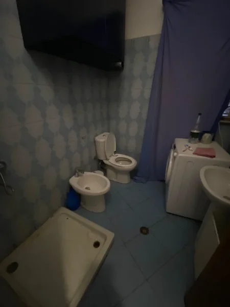 Tirane, jepet me qera apartament 2+1 Kati 2, 100 m² 500 € (STADIUMI DINAMO)