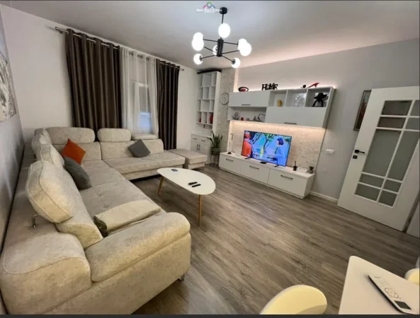 Tirane, jepet me qera apartament 2+1+Ballkon Kati 2, 780 € (Prane One)