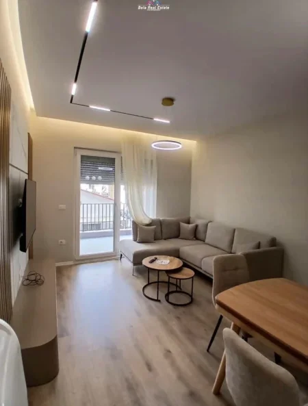 Tirane, jepet me qera apartament 1+1+Ballkon Kati 1, 67 m² 730 € (Kompleksi Aura)