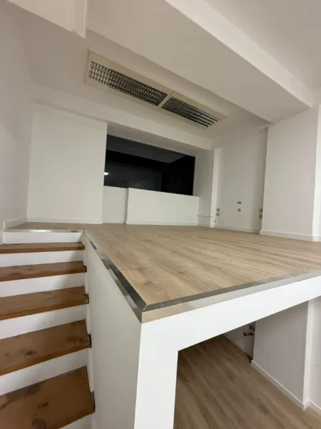 Jepet me qera ambient biznesi , 850 € , Rruga e Kavajes