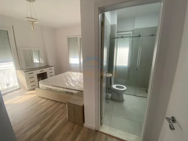 Tirane, jepet me qera apartament 3+1 Kati 3, 117 m² 580 € (Rrethi Ullirit, Kamez.)