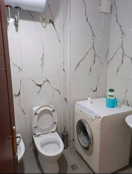 Tirane, jepet me qera apartament 1+1 , 50 m² 500 € (Dritan Hoxha)