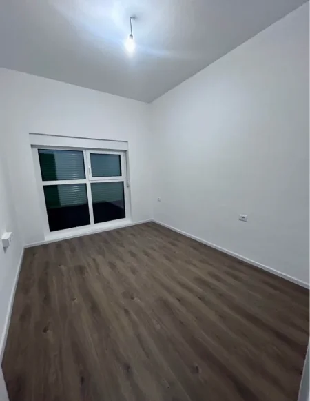 Tirane, jepet me qera apartament 1+1+Ballkon Kati 8, 60 m² 35.000 € (Ali Demi)