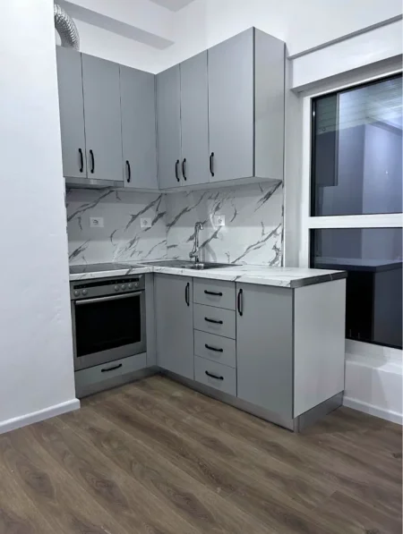 Tirane, jepet me qera apartament 1+1+Ballkon Kati 8, 60 m² 35.000 € (Ali Demi)