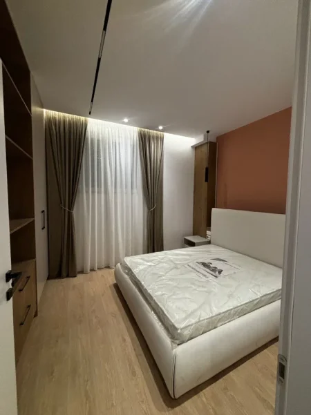 Tirane, jepet me qera apartament 1+1 Kati 1, 70 m² 600 € (QENDER)