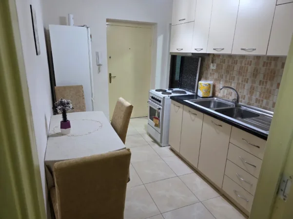 JEPET ME QIRA APARTAMENT 1+1 –  QENDER ,RRUGA FORTUZI 500 € (Fortuzi)