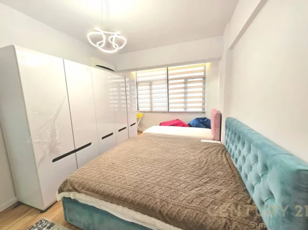 Tirane, jepet me qera 2+1 Kati 2, 112 m² 800 € (rruga kavajes)