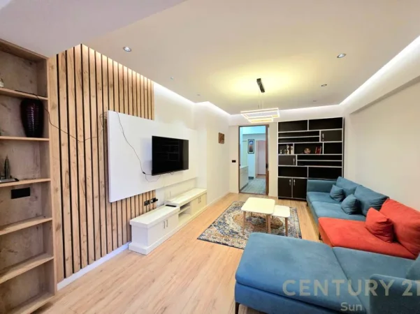 Tirane, jepet me qera 2+1 Kati 2, 112 m² 800 € (rruga kavajes)