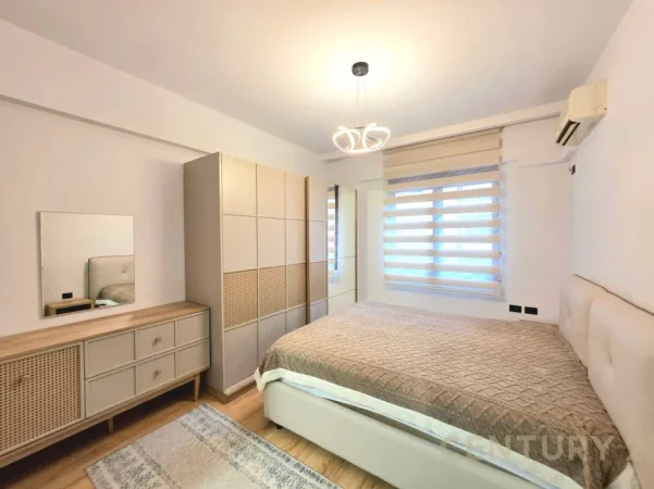 Tirane, jepet me qera 2+1 Kati 2, 112 m² 800 € (rruga kavajes)