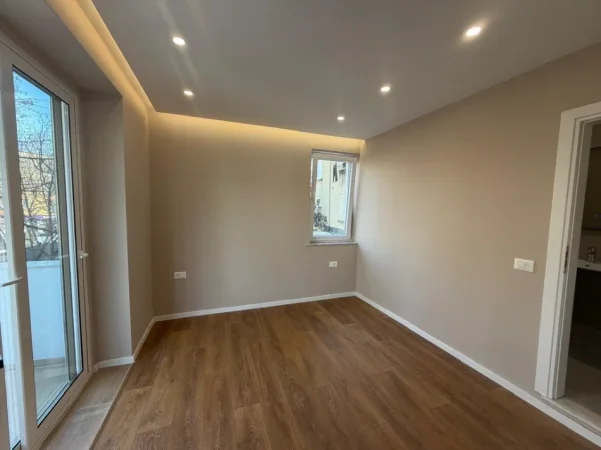 Tirane, shitet apartament 1+1+Ballkon Kati 2, 29 m² 109.000 €