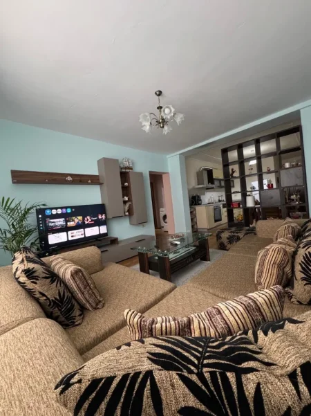 Tirane, jepet me qera apartament 1+1 , 70 m² 700 € 