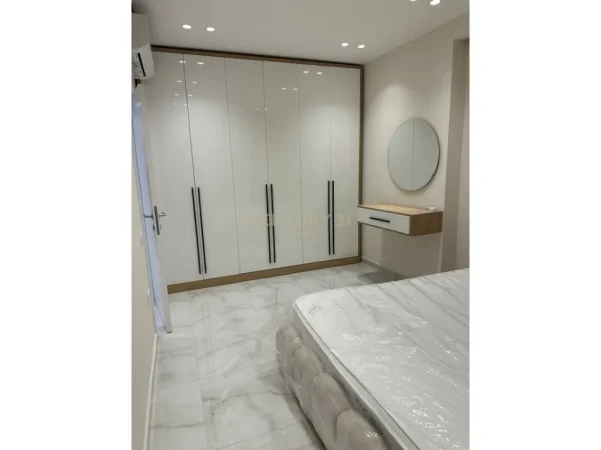 Tirane, jepet me qera apartament 1+1 Kati 5, 78 m² 600 € 