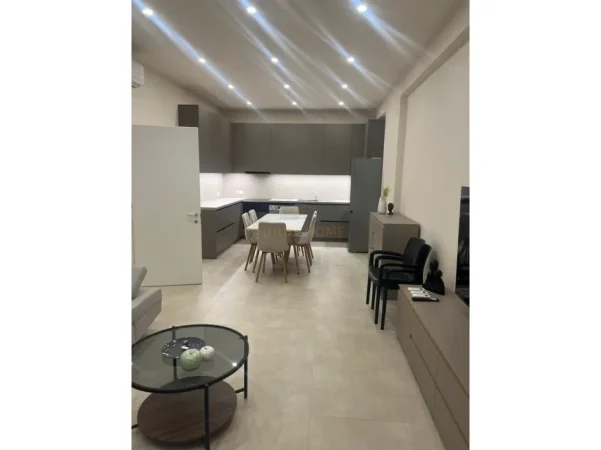 Tirane, jepet me qera apartament 2+1+Ballkon Kati 1, 118 m² 800 € (ish Dogana)
