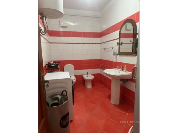 Tirane, jepet me qera apartament 1+1 Kati 6, 70 m² 700 € 
