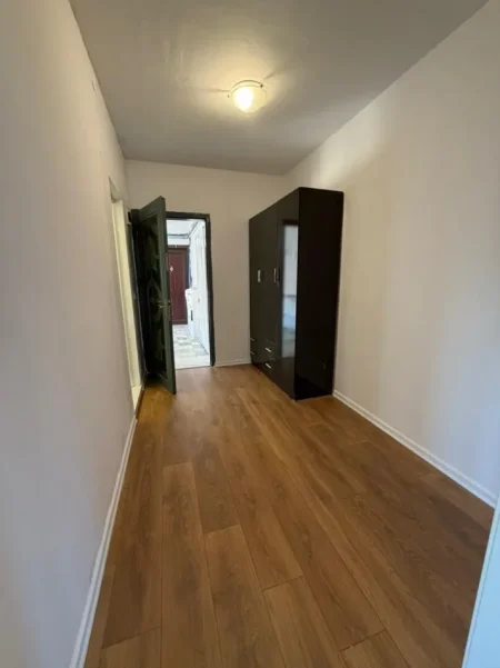 Tirane, shitet apartament 1+1 Kati 5, 58 m² 93.000 € (Farmacia 10)