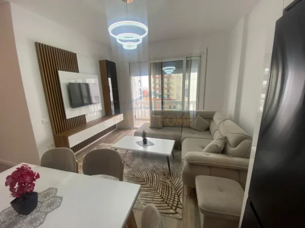 Tirane, jepet me qera apartament 3+1 Kati 3, 117 m² 580 € (Rrethi Ullirit, Kamez)