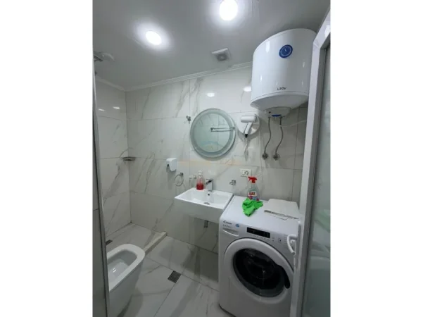 Tirane, shitet apartament 2+1+Ballkon Kati 3, 90 m² (Rruga e Barrikadave)