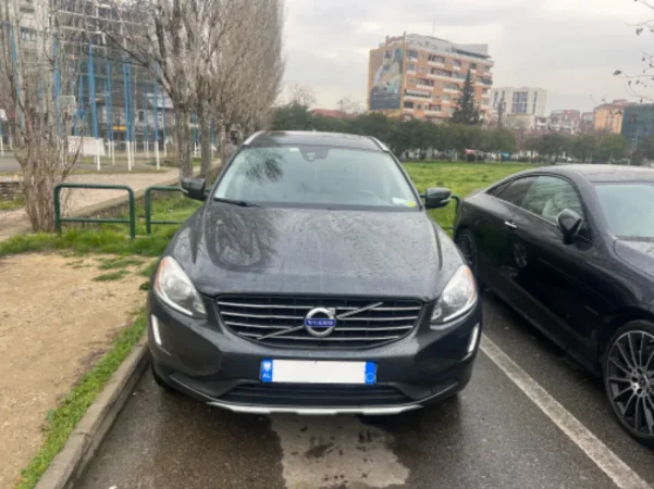 Tirane, Shitet SUV Volvo Benzin+Gaz, Gri e erret, Automatike, Klima, 158 000 km - 13.500 eur