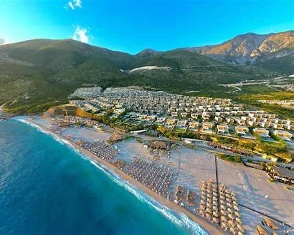 Vlore, shitet apartament 2+1 Kati 1, 199 m² 842.600 € (Palase)